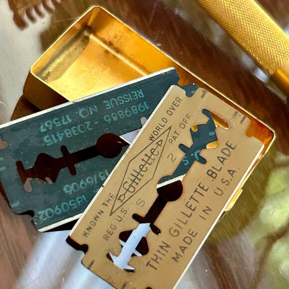 Vintage Gillette Gold Safety Razor Set w/ Blade Case & Blades - Picture 10 of 15